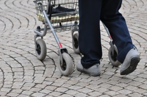 Äldre med rollator