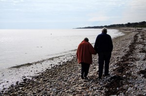 äldre par på stranden