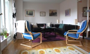 Vardagsrummet i en familjelägenhet för behandling av anorexi. Foto: Barn- och ungdomspsykiatrin, Region Skåne