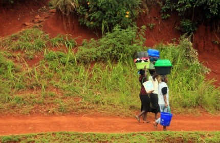 Afrikanska kvinnor på landsbygden