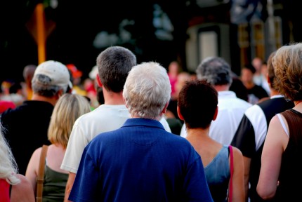 Crowd of people on busy city street_dreamstime_1148318