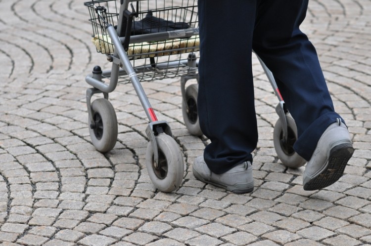 Walking with walking aid rollator_dreamstime_14423052