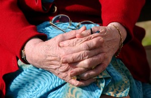 Hemsjukvård för äldre – som att sitta i fängelse?