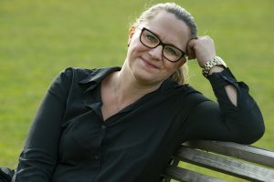 Sara ser det vackra i det sköra