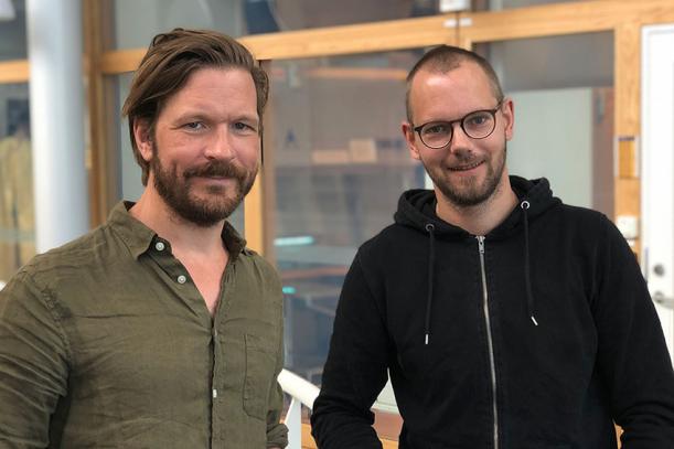 På bilden syns forskarna Nils Wierup till vänster och Peter Spégel till höger