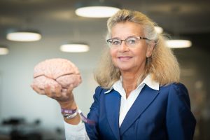 Mäns och kvinnors olika liv syns i alzheimerprognosen