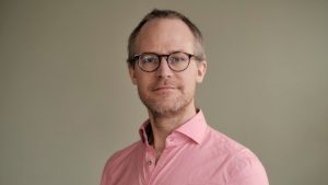 Han går till roten med smärtan